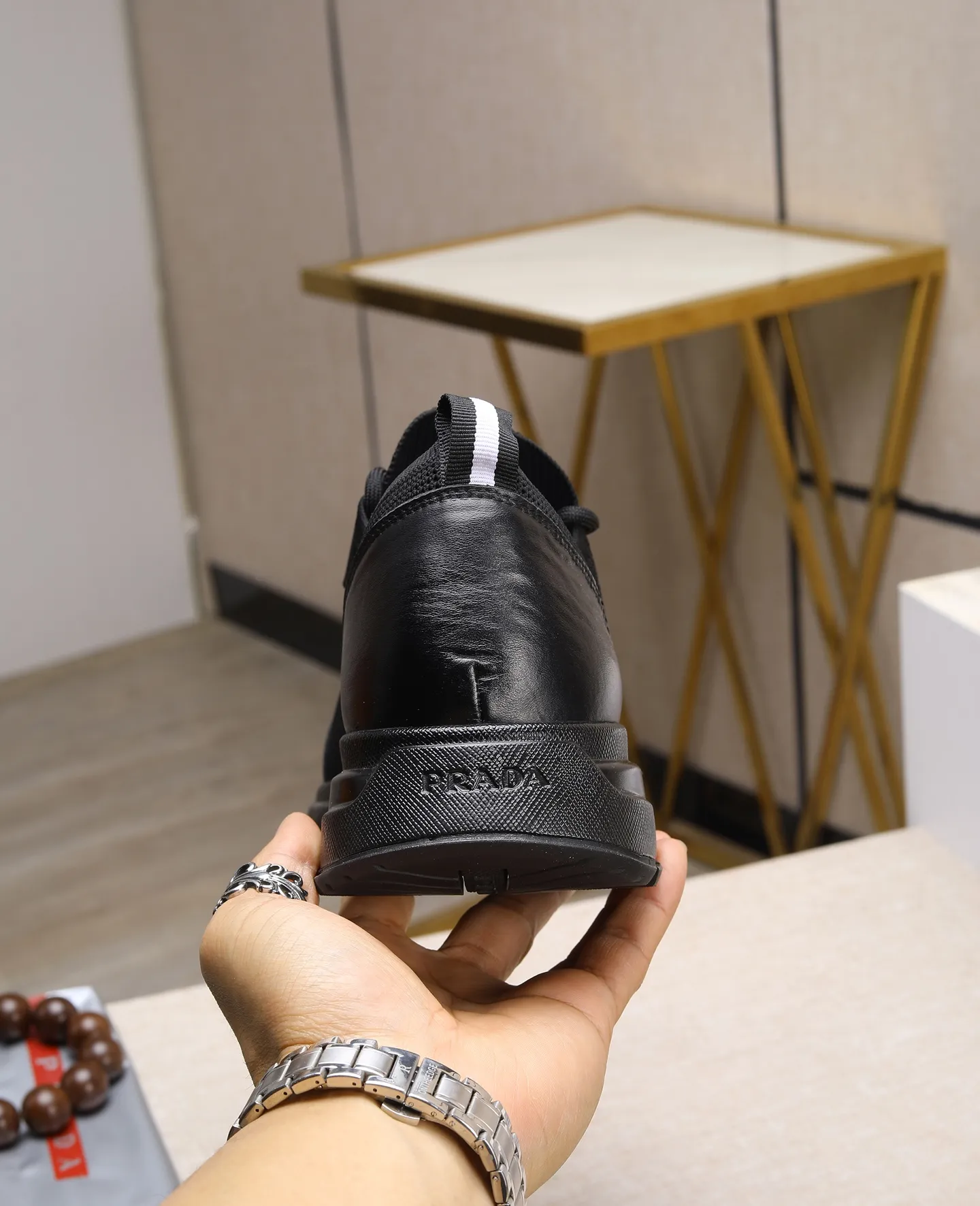 Men's clothing and shoes 💰500 👑👑The latest model of high-quality PRADA men's shoes on the Hong Kong purchasing agency official website has been launched in 1:1 copy, synchronized with Hong Kong counters, and on the same catwalk; all made of breathable fly weave ➕Imported breathable fabrics with cowhide lining, 🍡🍡The original 1:1 non-slip and wear-resistant; comfortable on the feet, attractive style, fine workmanship, and simple and neat shoe trees, showing the courage and toughness of men, 👍 Code number 38 to 45